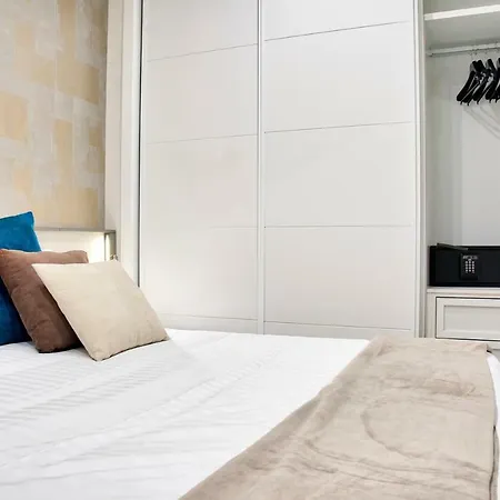 Apartamentos Cava Baja Madrid Exterior photo